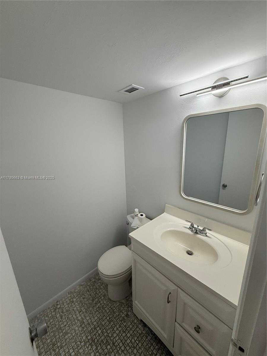 Small Image of 952 NORTH EAST 199TH ST #4K, Miami Number 11
