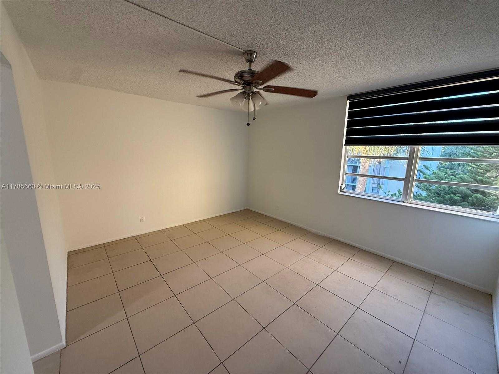 Small Image of 952 NORTH EAST 199TH ST #4K, Miami Number 14