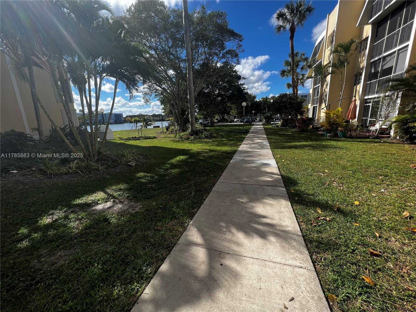 Small Image of 952 NORTH EAST 199TH ST #4K, Miami Number 18