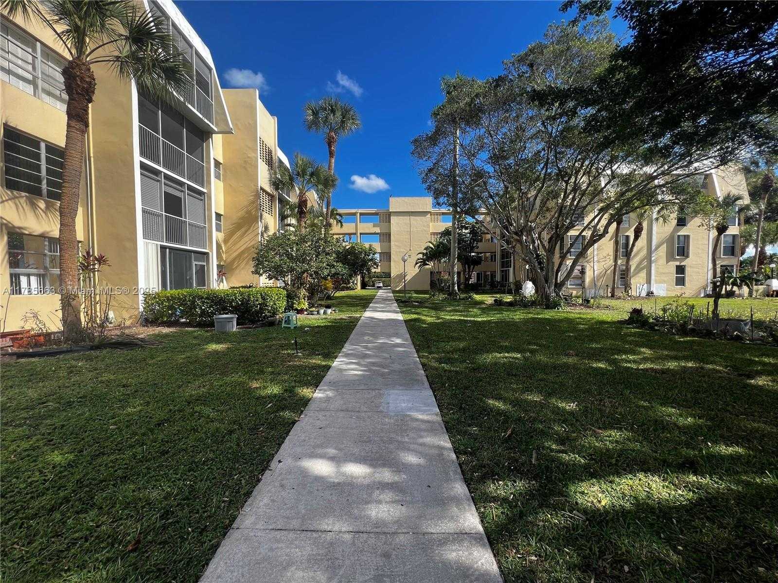 Small Image of 952 NORTH EAST 199TH ST #4K, Miami Number 2