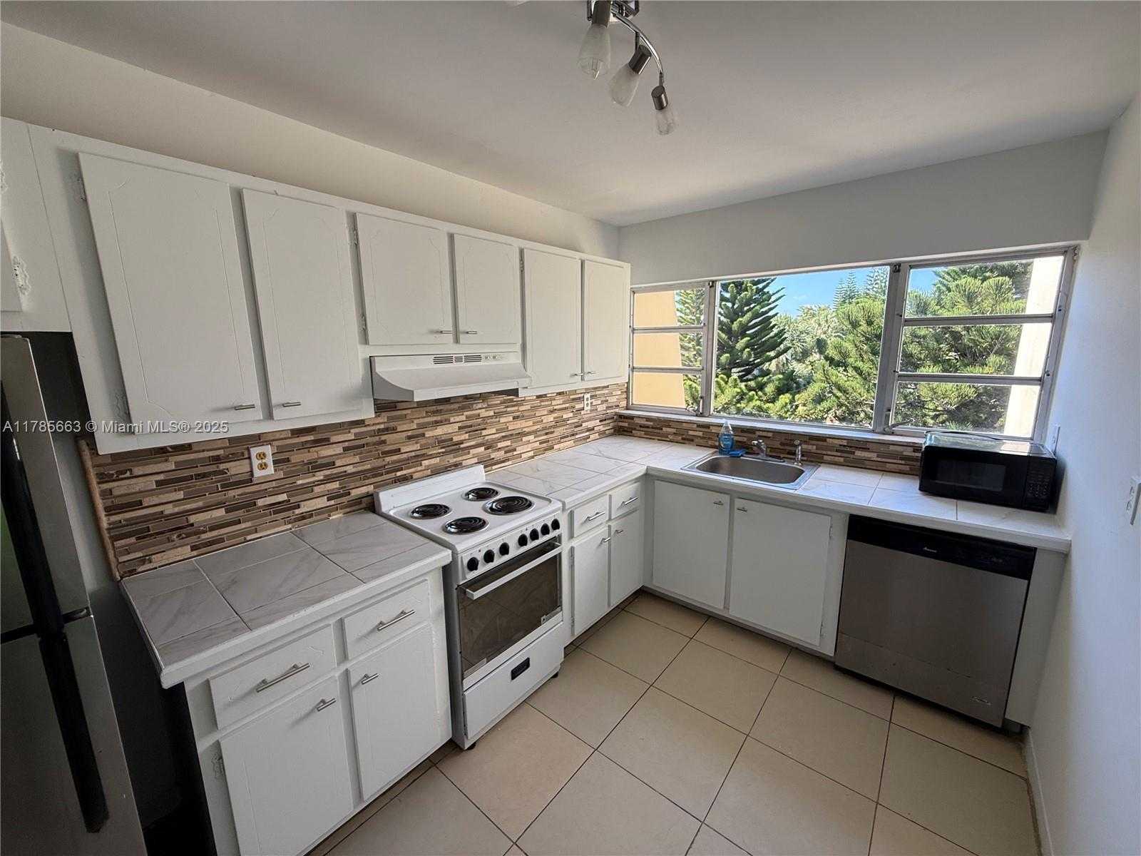 Small Image of 952 NORTH EAST 199TH ST #4K, Miami Number 3