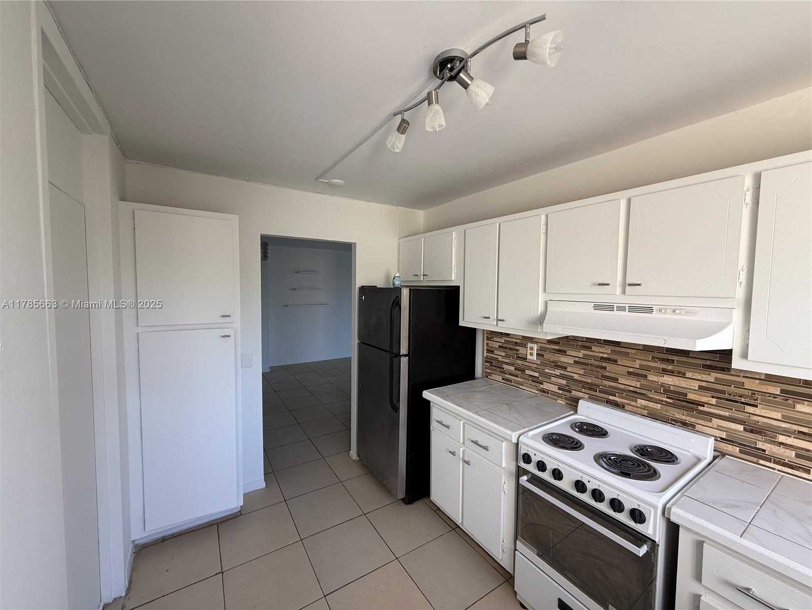 Small Image of 952 NORTH EAST 199TH ST #4K, Miami Number 5