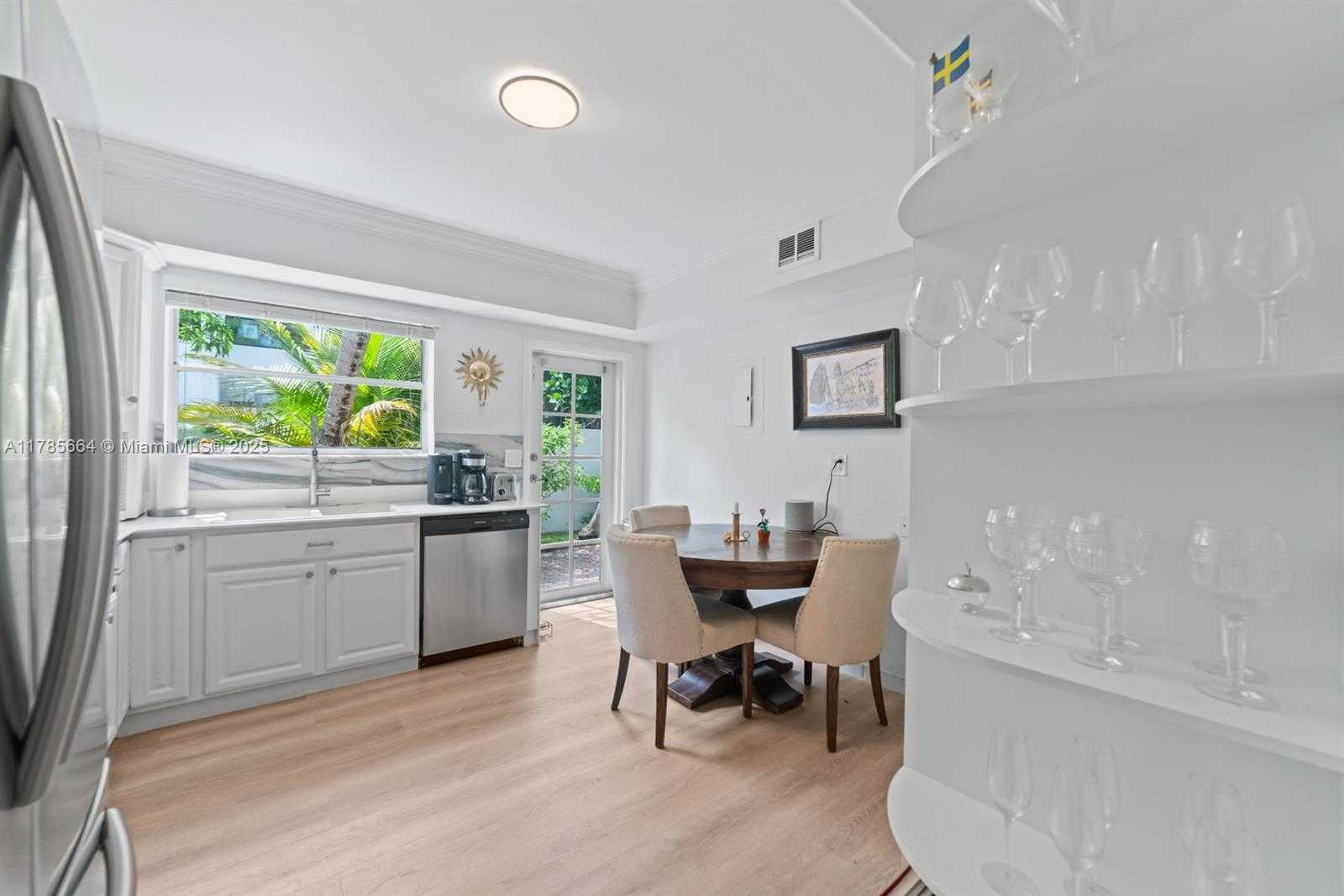 Small Image of 275 NORTH SHORE DR, Miami Beach Number 15