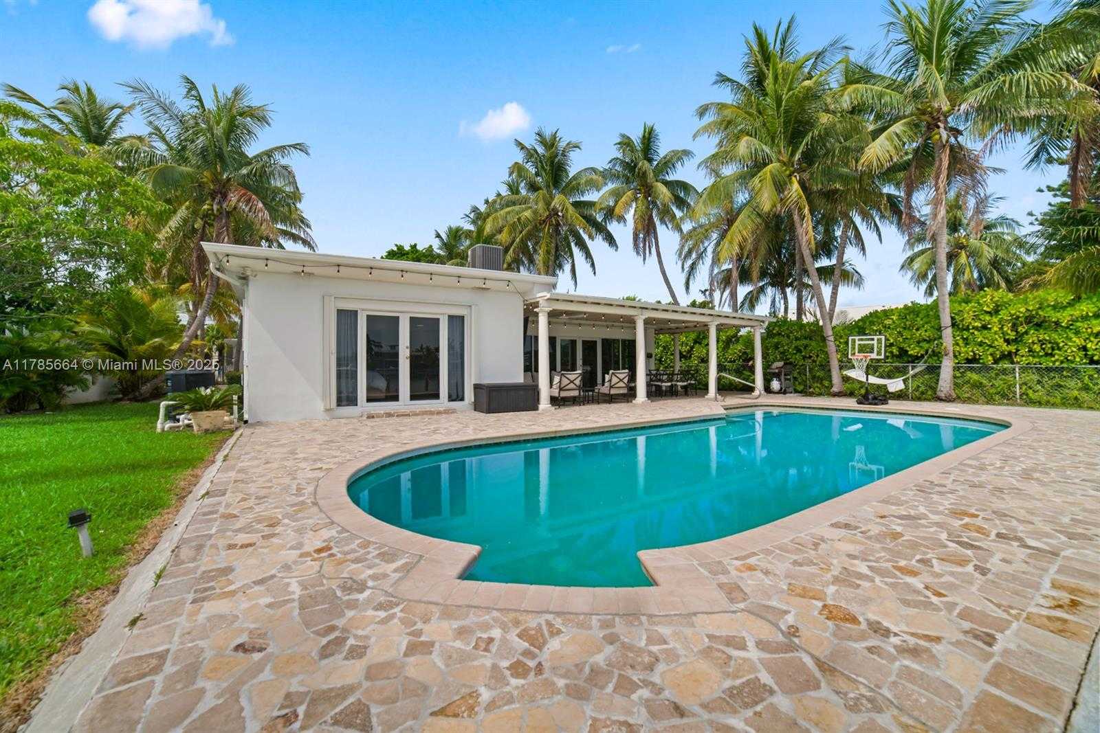Small Image of 275 NORTH SHORE DR, Miami Beach Number 26