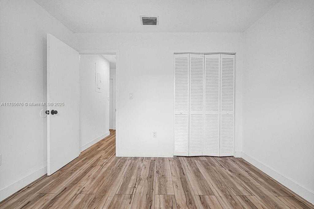 Imagen de Pequeño Objeto