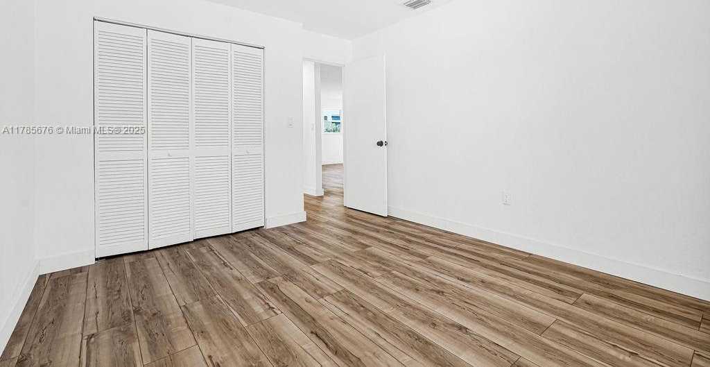 Imagen de Pequeño Objeto