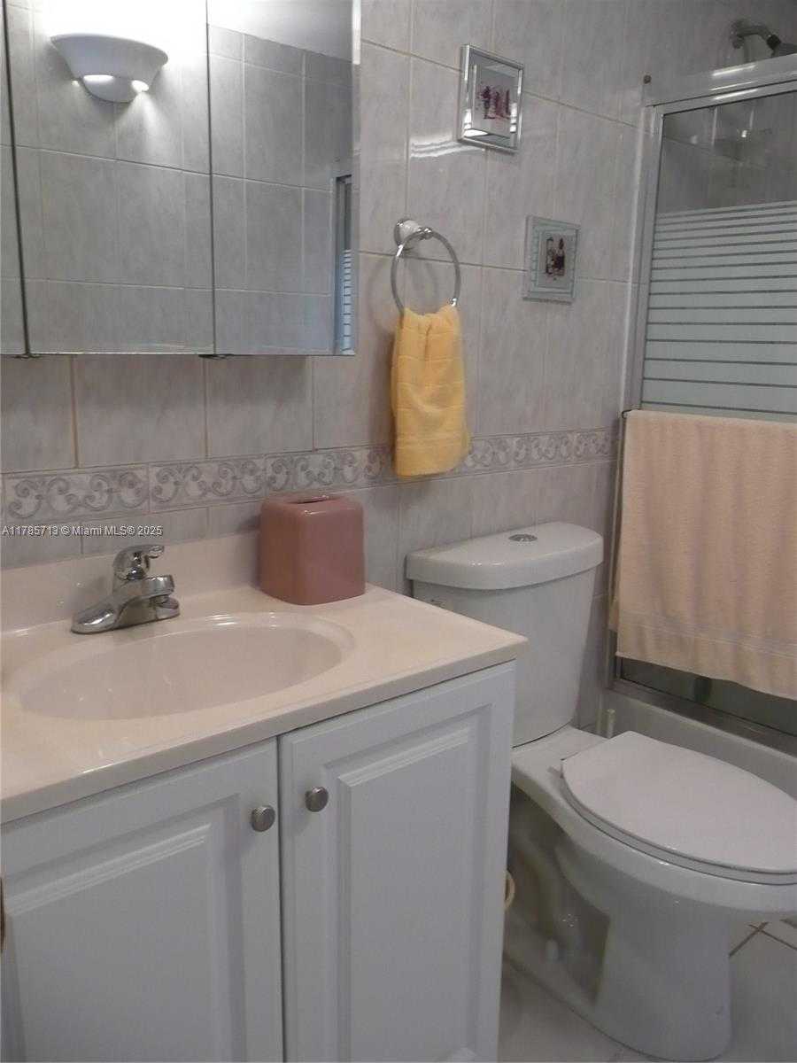 Small Image of 250 181ST DR #414, Sunny Isles Beach Number 10
