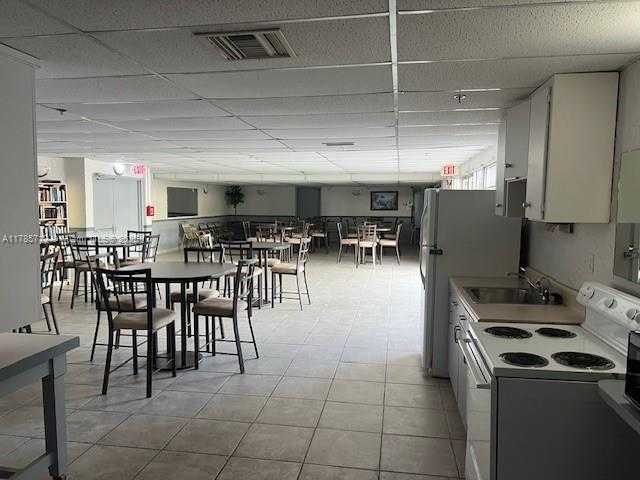 Small Image of 250 181ST DR #414, Sunny Isles Beach Number 16