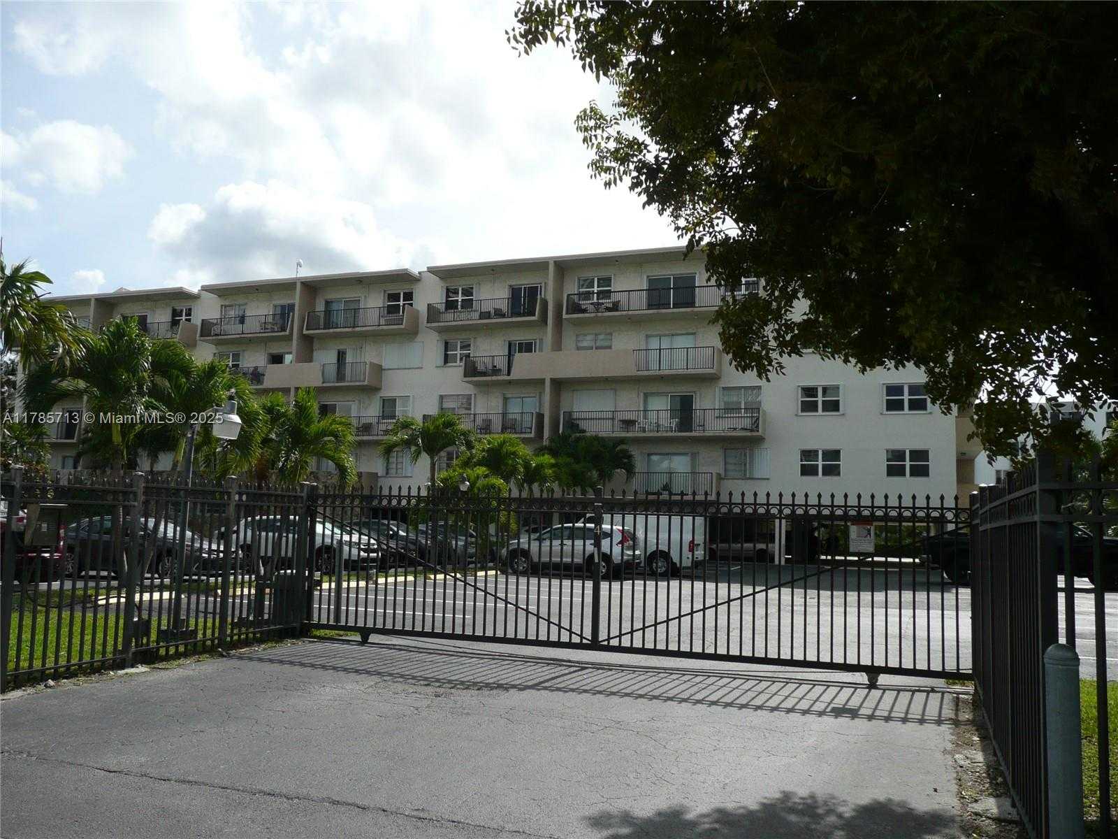 Small Image of 250 181ST DR #414, Sunny Isles Beach Number 18