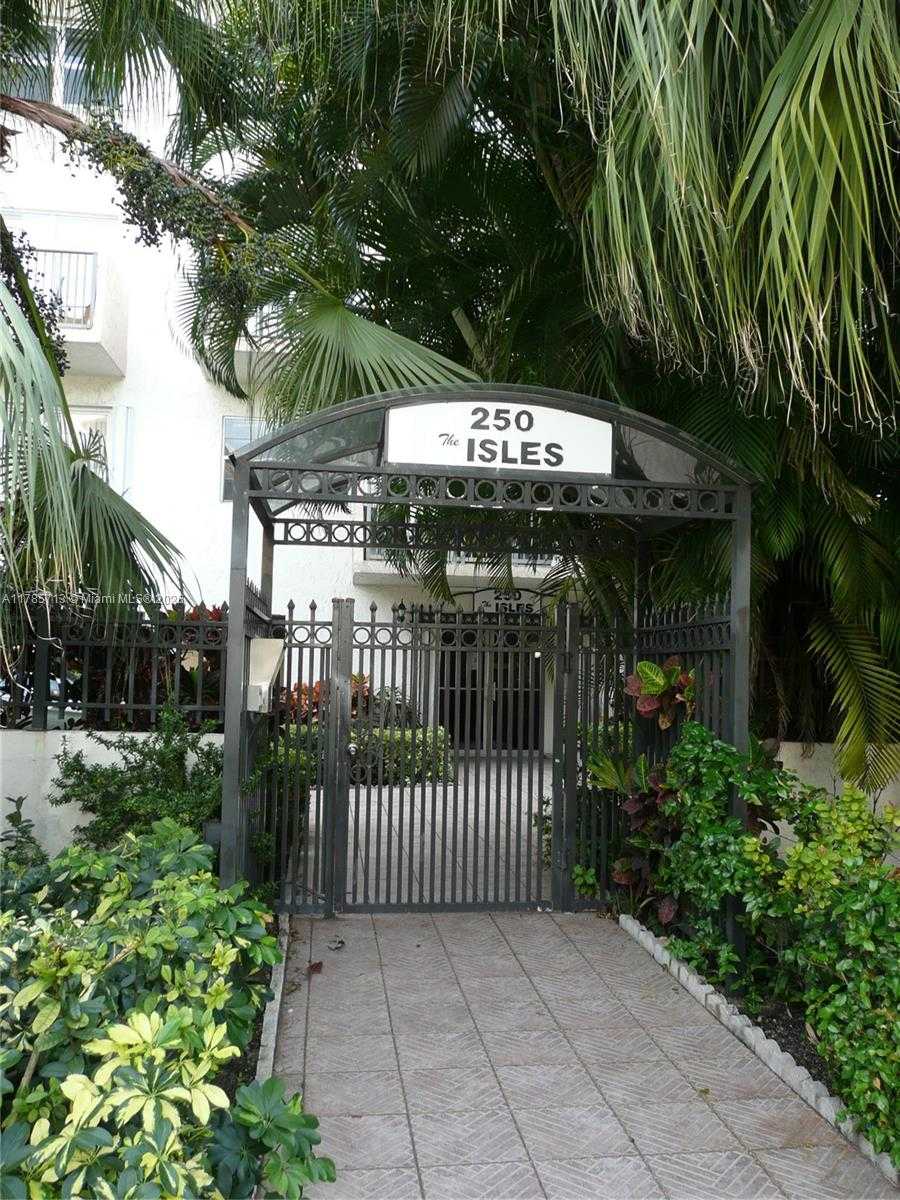 Small Image of 250 181ST DR #414, Sunny Isles Beach Number 2