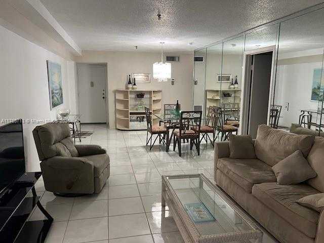 Small Image of 250 181ST DR #414, Sunny Isles Beach Number 4