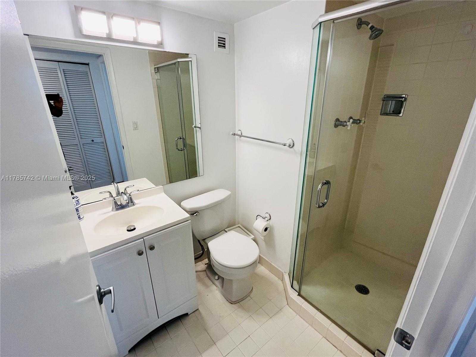 Small Image of 1450 BRICKELL BAY DR #811, Miami Number 13