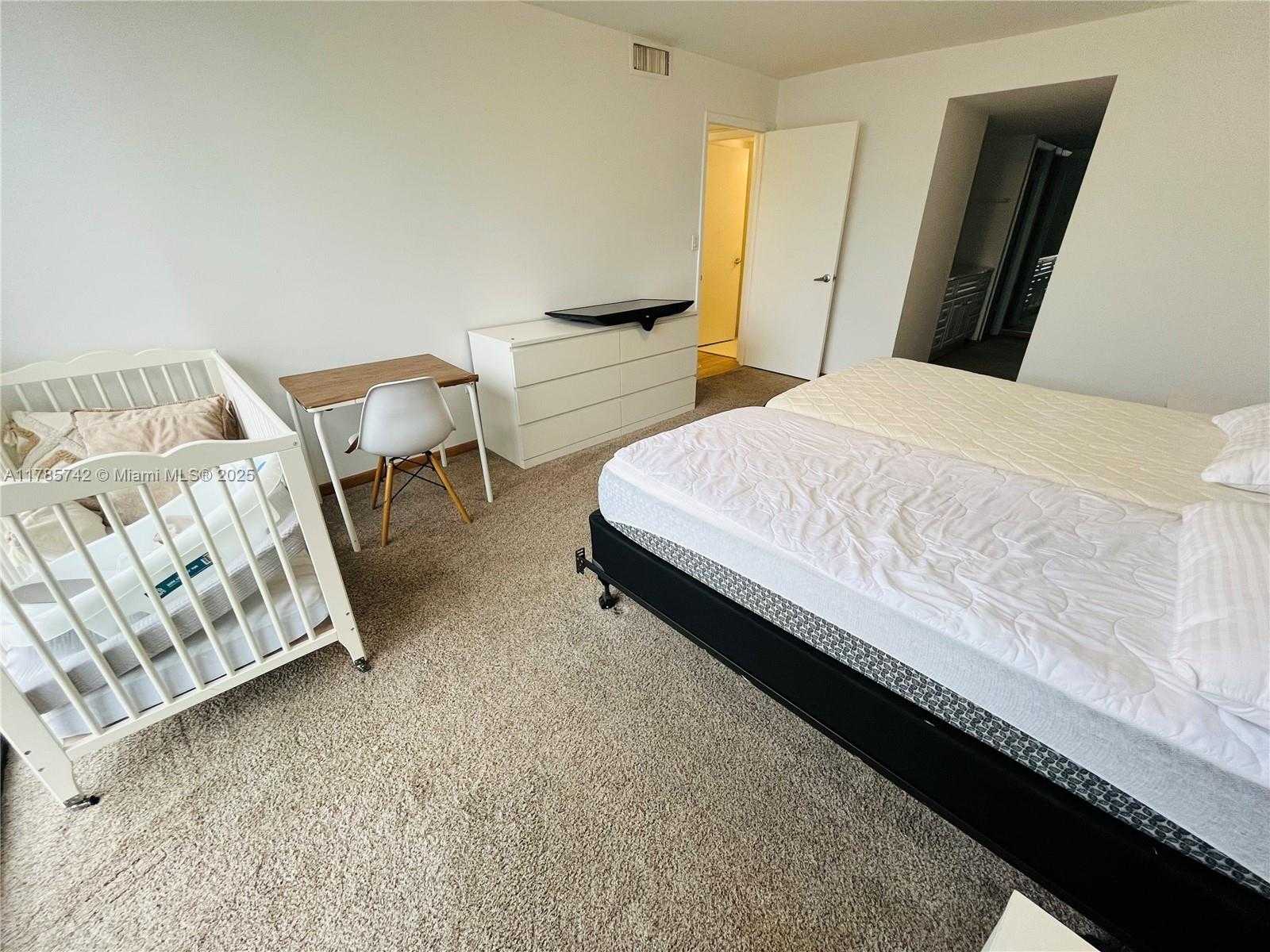 Small Image of 1450 BRICKELL BAY DR #811, Miami Number 16