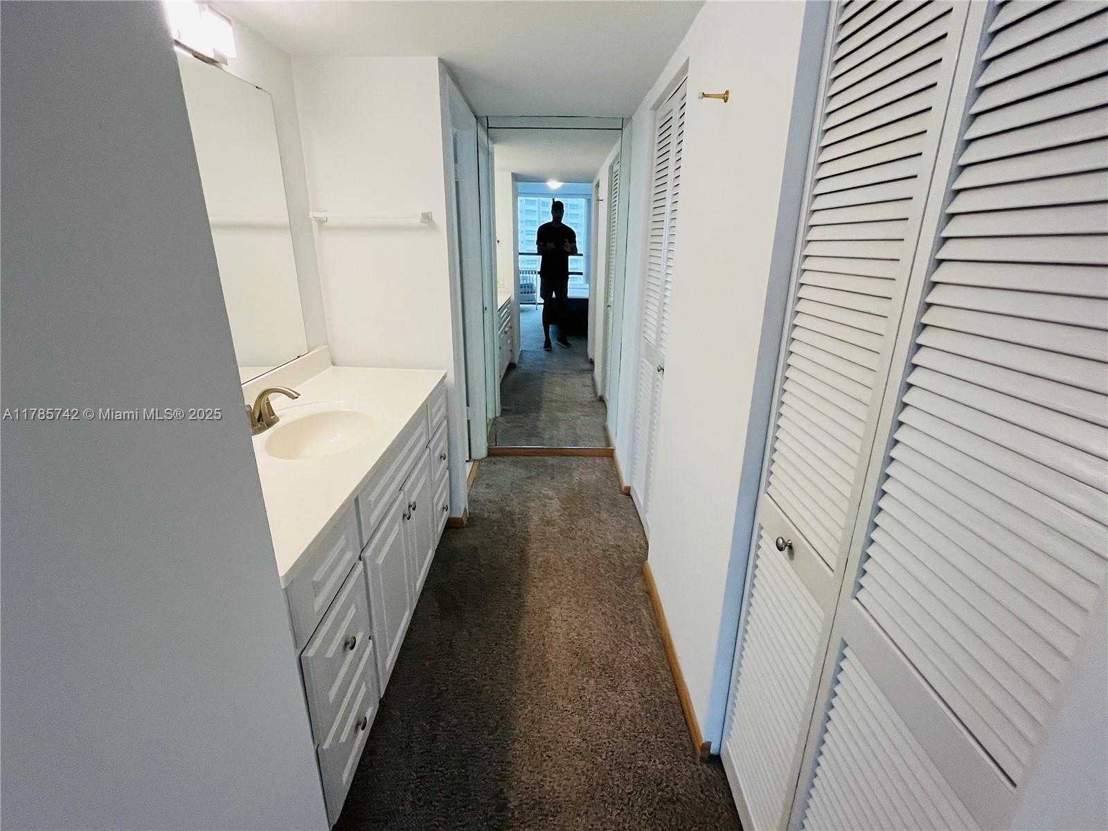 Small Image of 1450 BRICKELL BAY DR #811, Miami Number 18