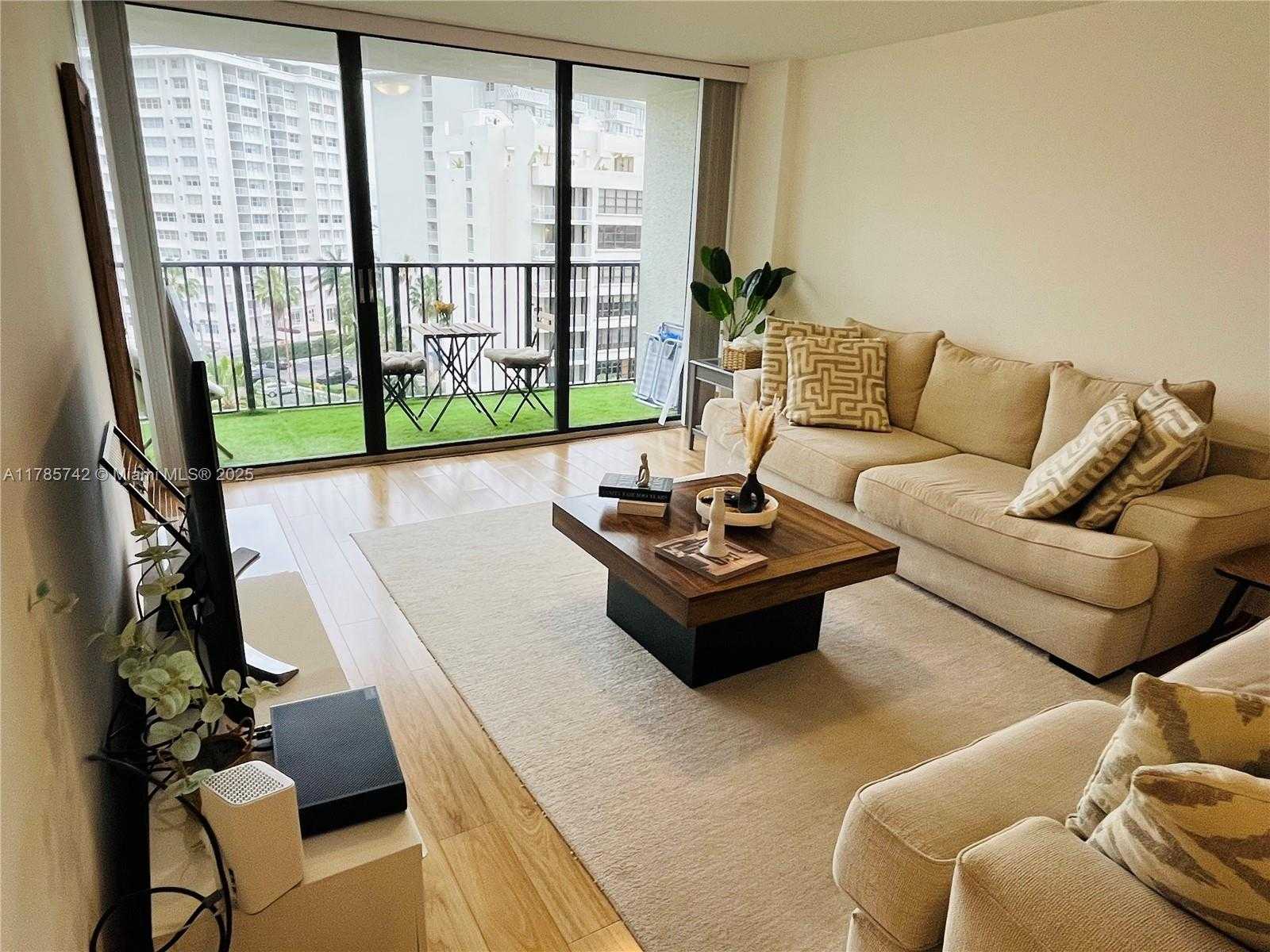 Small Image of 1450 BRICKELL BAY DR #811, Miami Number 2