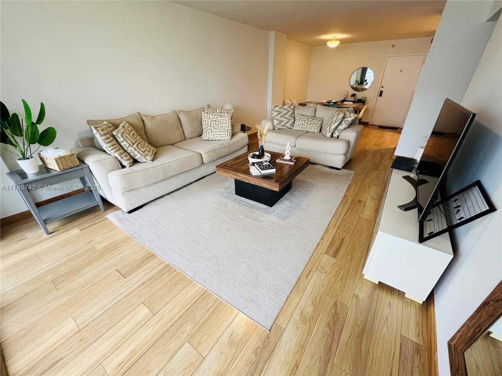 Small Image of 1450 BRICKELL BAY DR #811, Miami Number 3