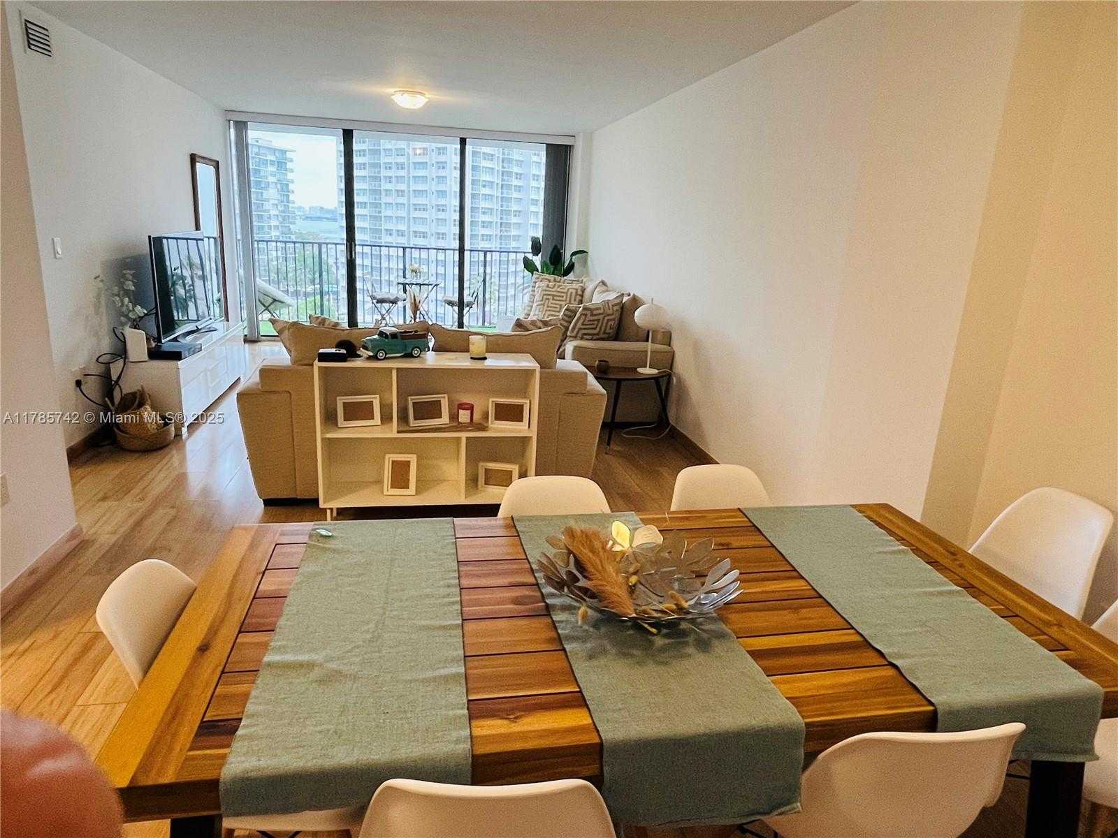 Small Image of 1450 BRICKELL BAY DR #811, Miami Number 4