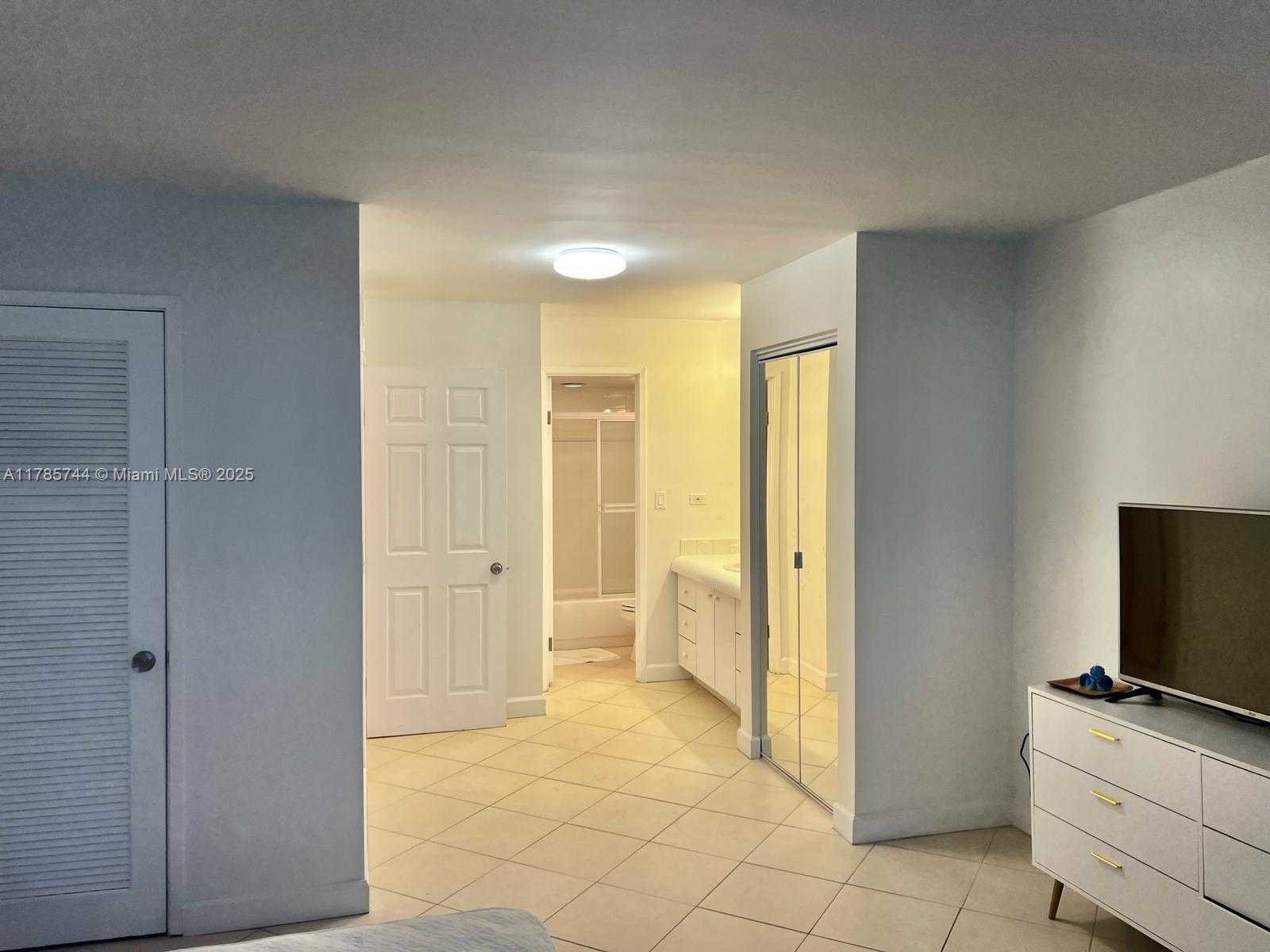 Small Image of 7135 COLLINS AVE #702, Miami Beach Number 17