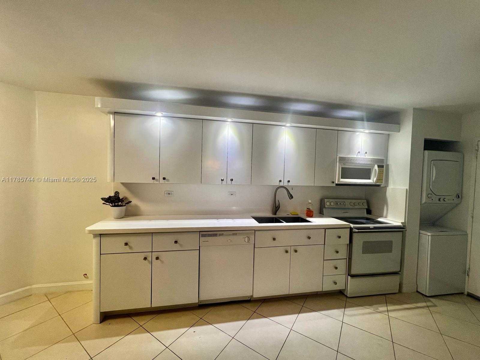 Small Image of 7135 COLLINS AVE #702, Miami Beach Number 21