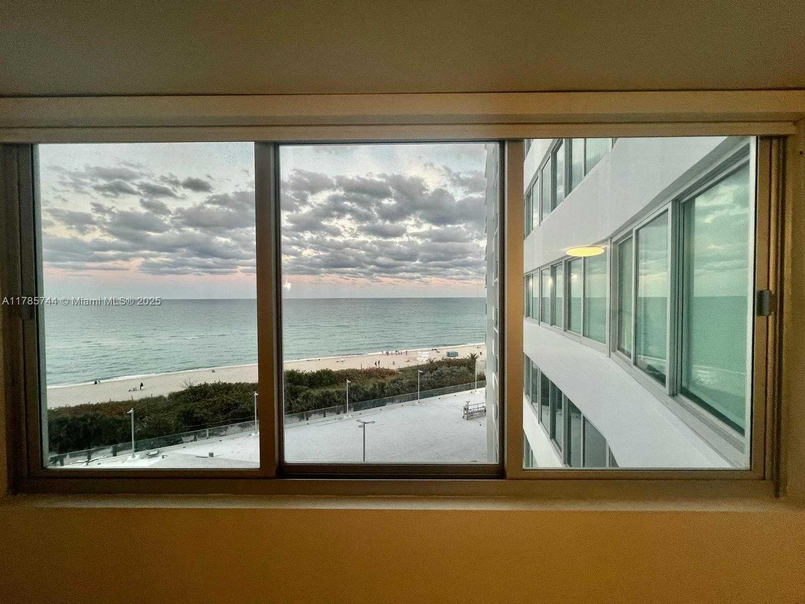 Small Image of 7135 COLLINS AVE #702, Miami Beach Number 24