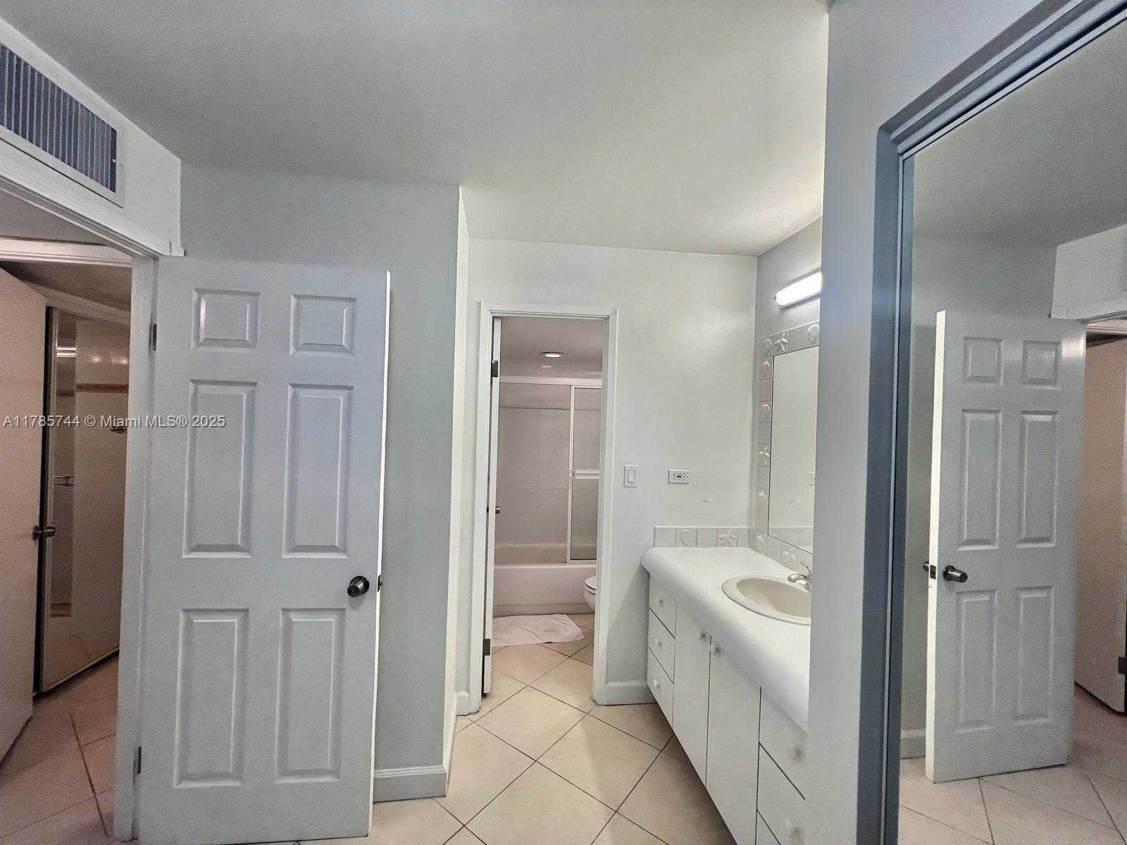 Small Image of 7135 COLLINS AVE #702, Miami Beach Number 25