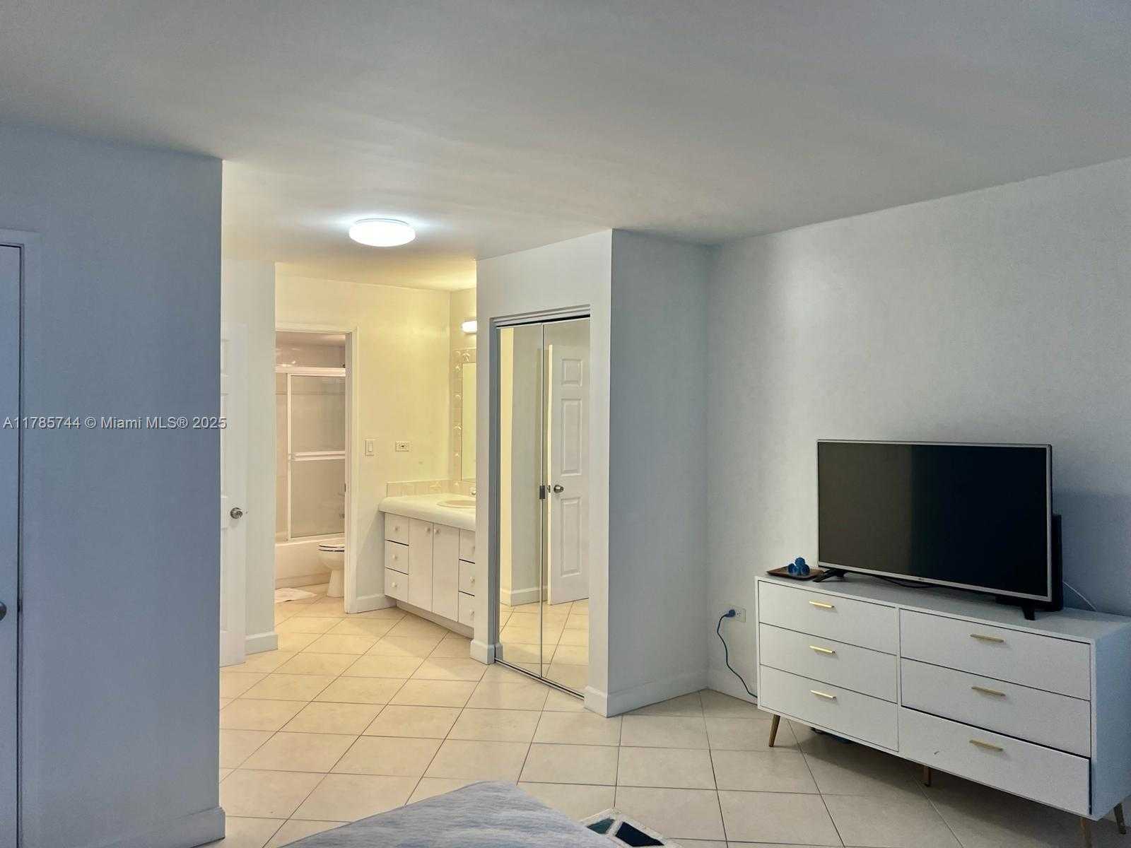Small Image of 7135 COLLINS AVE #702, Miami Beach Number 32