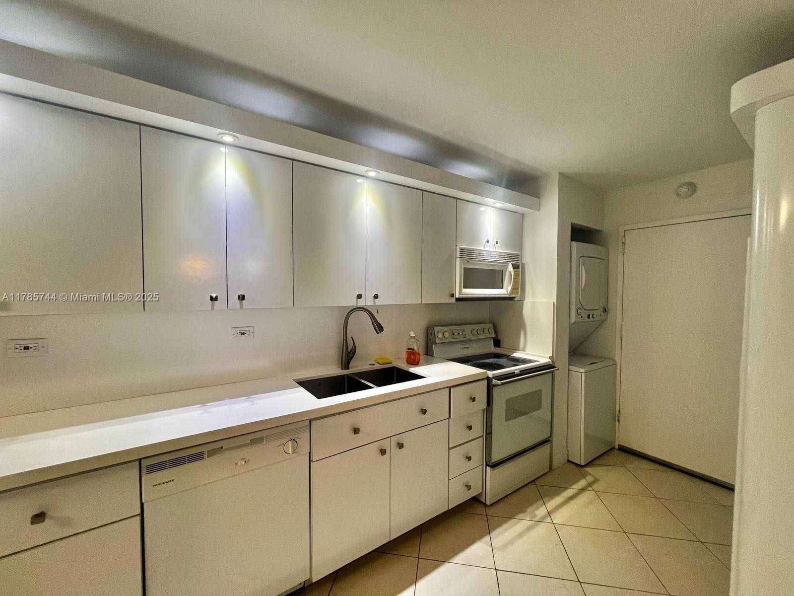 Small Image of 7135 COLLINS AVE #702, Miami Beach Number 38