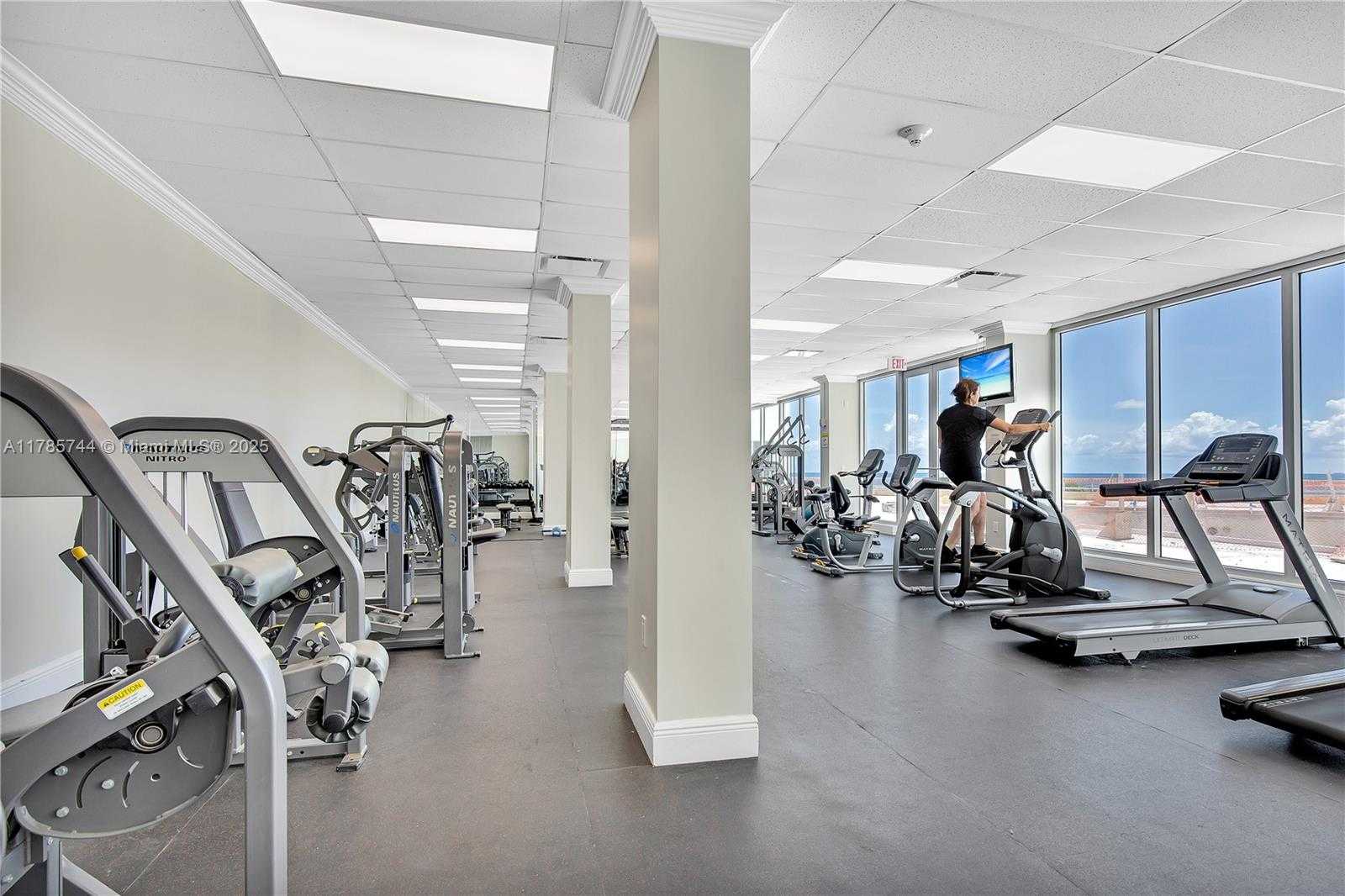 Small Image of 7135 COLLINS AVE #702, Miami Beach Number 5
