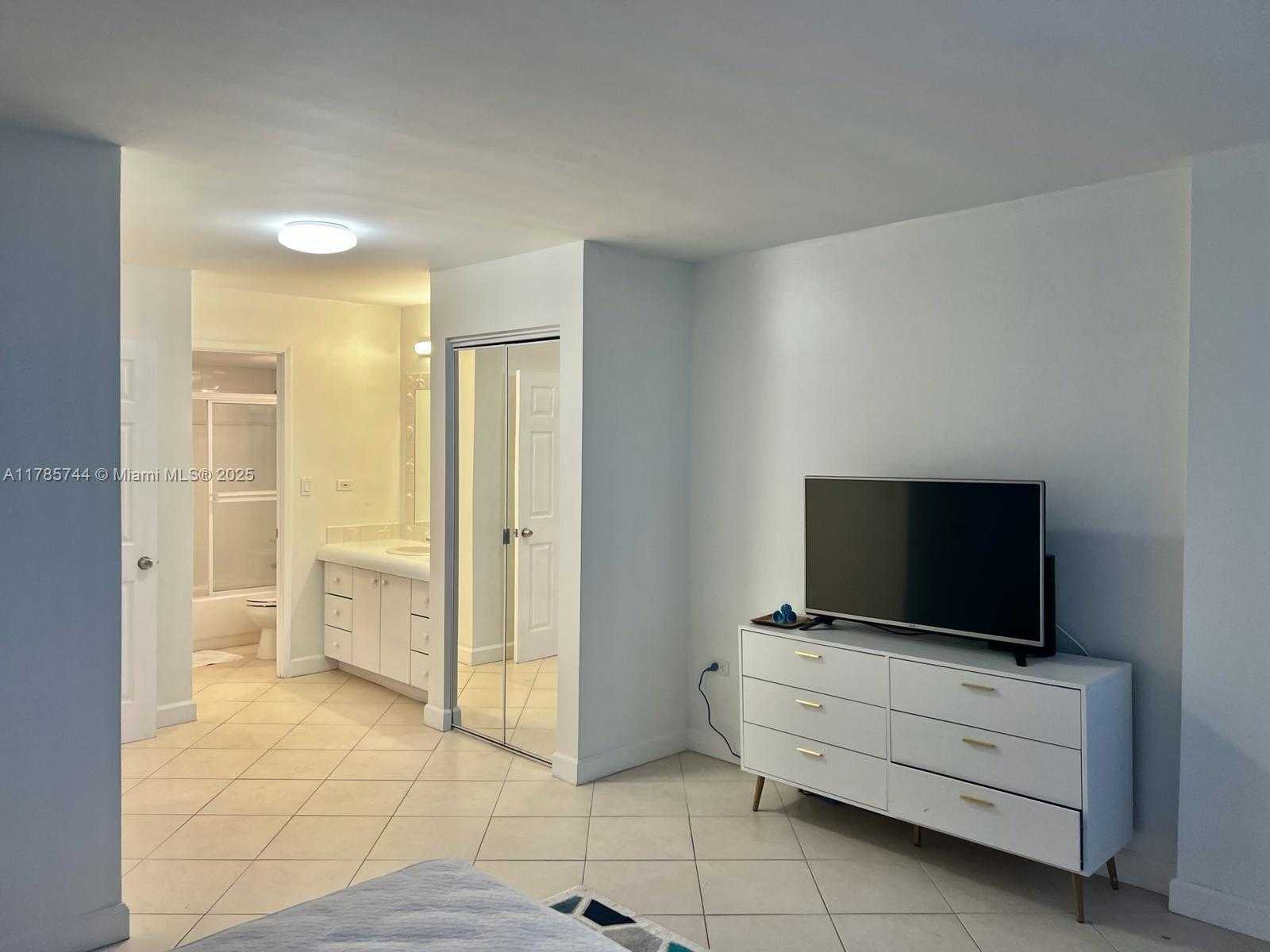 Small Image of 7135 COLLINS AVE #702, Miami Beach Number 56