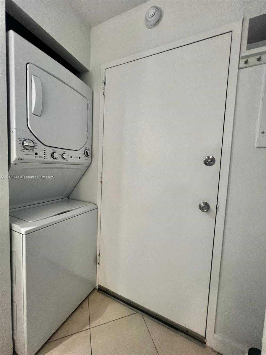 Small Image of 7135 COLLINS AVE #702, Miami Beach Number 59