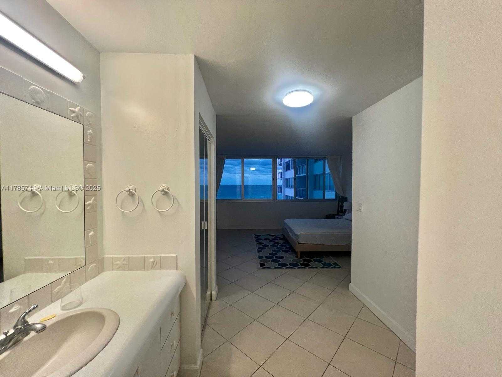 Small Image of 7135 COLLINS AVE #702, Miami Beach Number 62