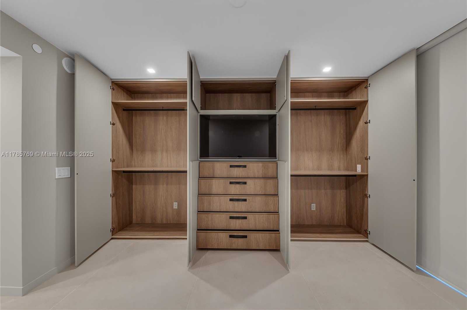 Small Image of 3535 SOUTH OCEAN DR #1003, Hollywood Number 33