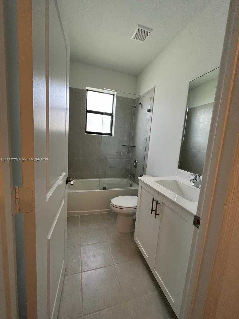 Small Image of 10025 SOUTH WEST 228TH TER #10025, Miami Number 23