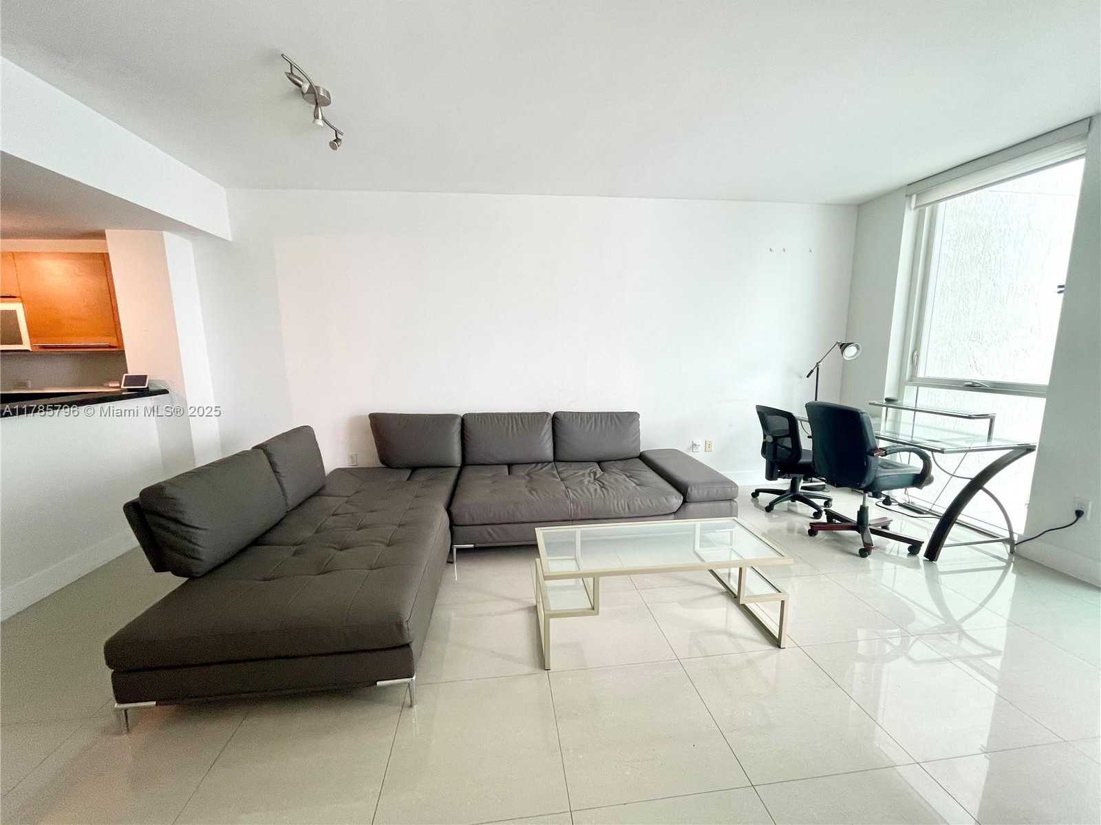 Small Image of 253 NE 2nd St, Miami, FL 33132, USA Number 10
