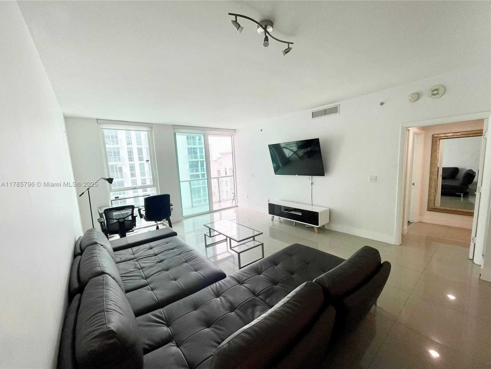 Small Image of 253 NE 2nd St, Miami, FL 33132, USA Number 12