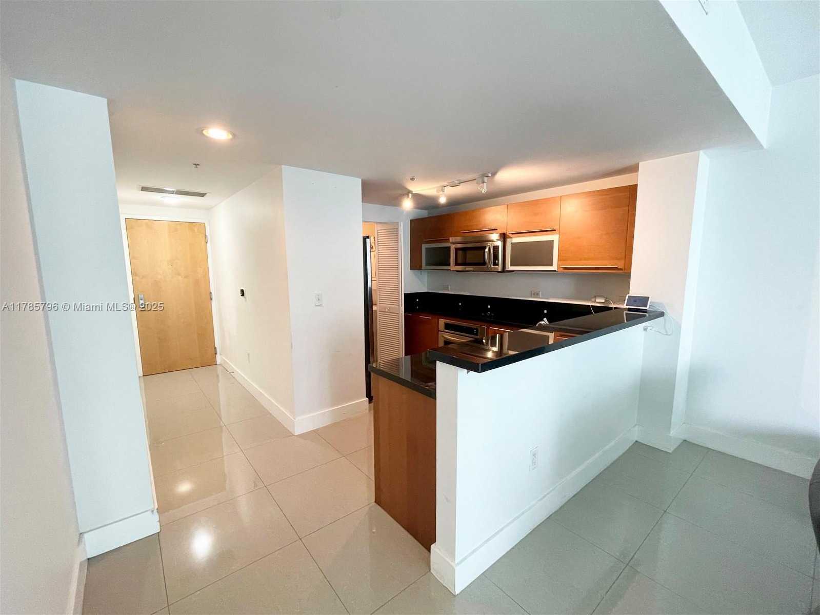 Small Image of 253 NE 2nd St, Miami, FL 33132, USA Number 14