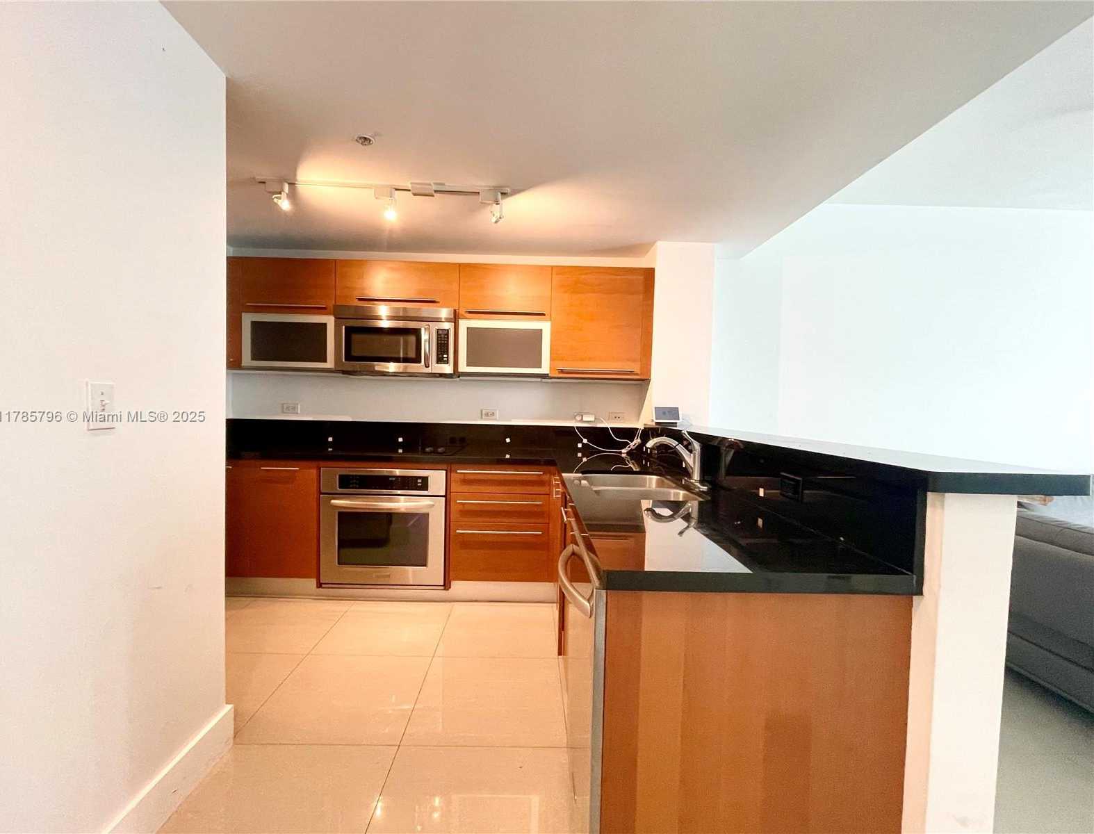 Small Image of 253 NE 2nd St, Miami, FL 33132, USA Number 19