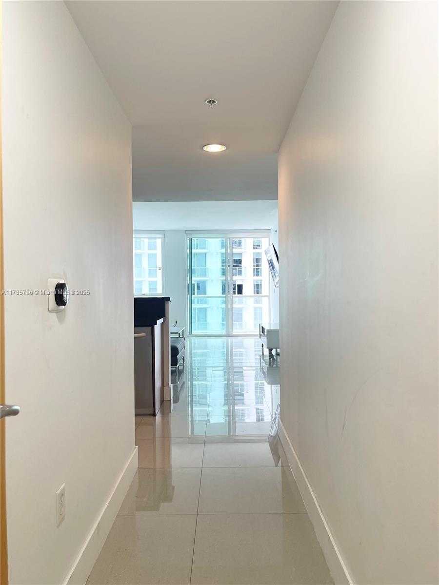 Small Image of 253 NE 2nd St, Miami, FL 33132, USA Number 21