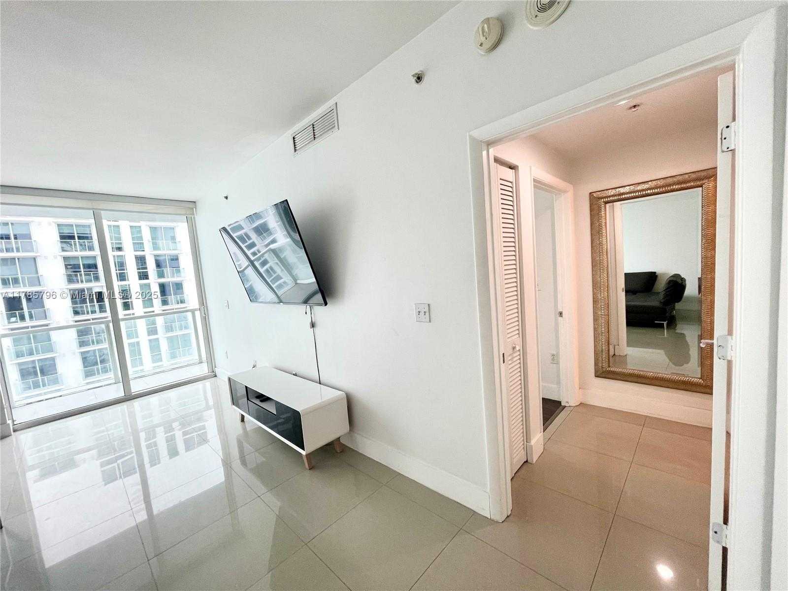 Small Image of 253 NE 2nd St, Miami, FL 33132, USA Number 22