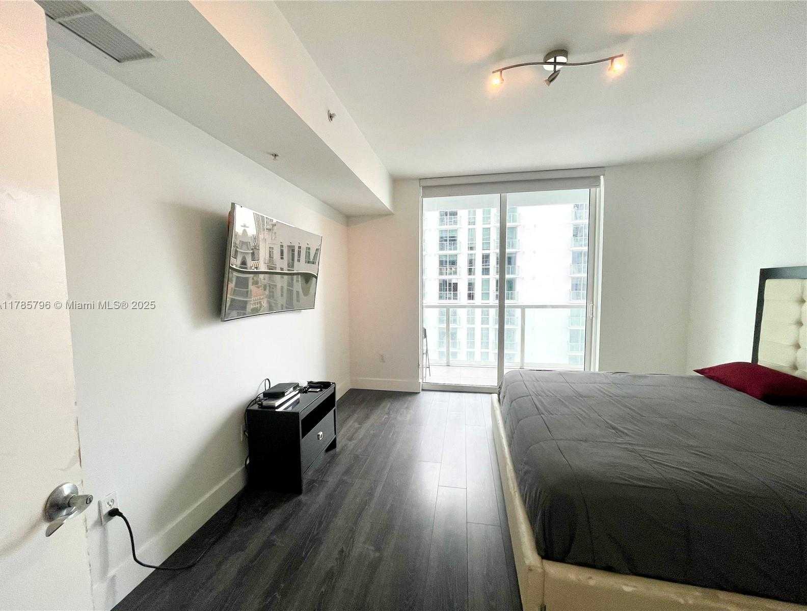 Small Image of 253 NE 2nd St, Miami, FL 33132, USA Number 23
