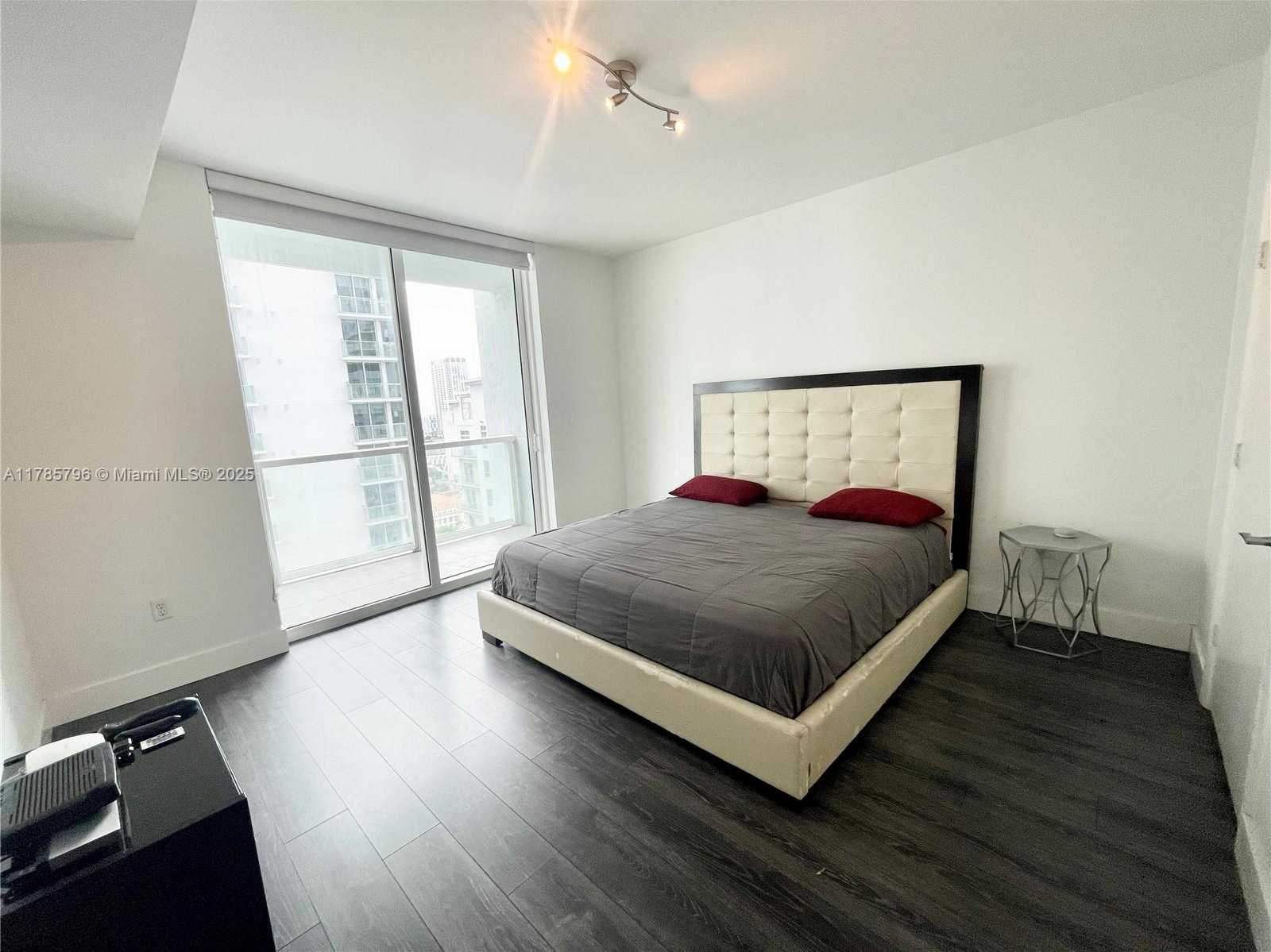 Small Image of 253 NE 2nd St, Miami, FL 33132, USA Number 24