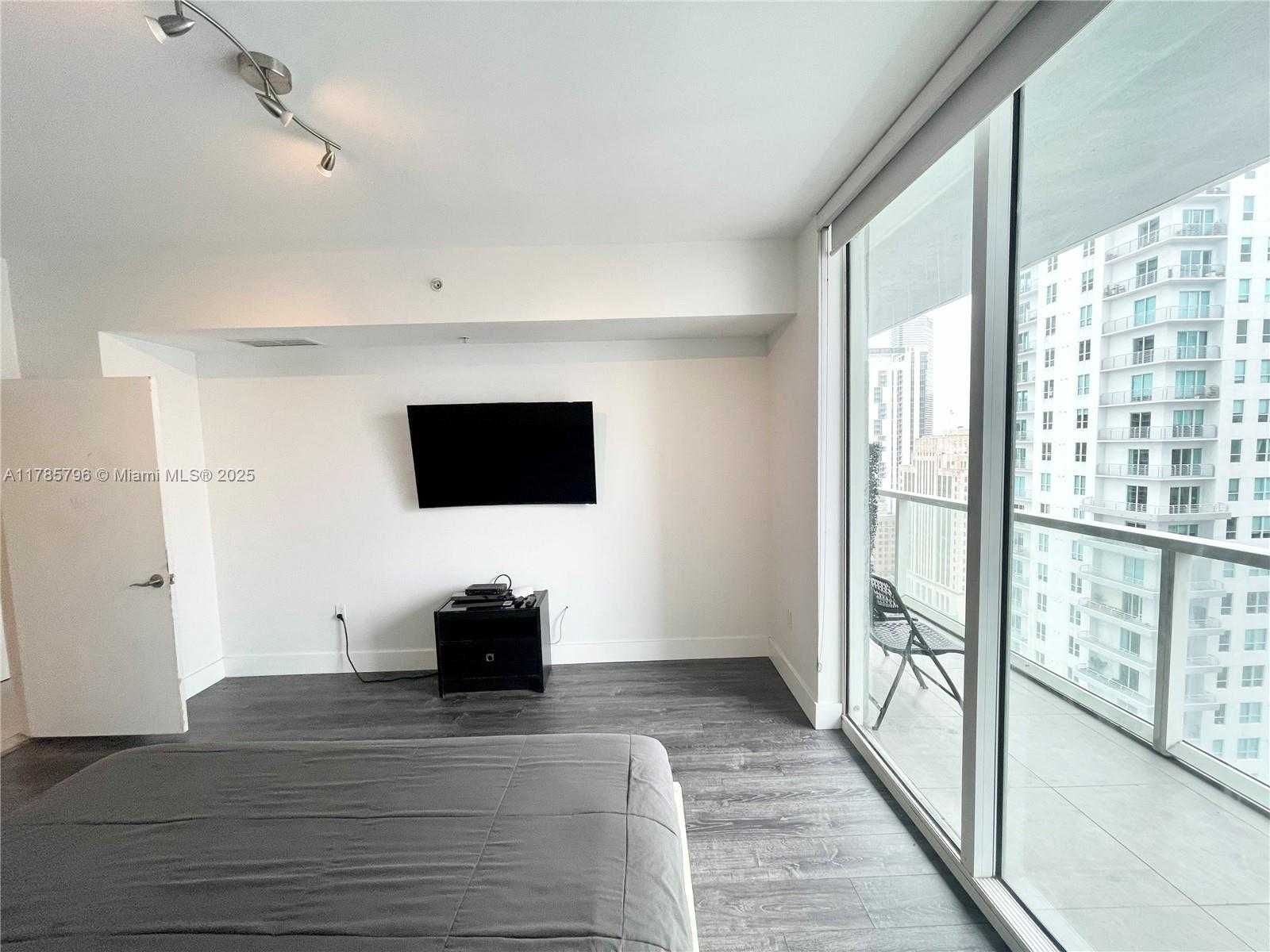 Small Image of 253 NE 2nd St, Miami, FL 33132, USA Number 26