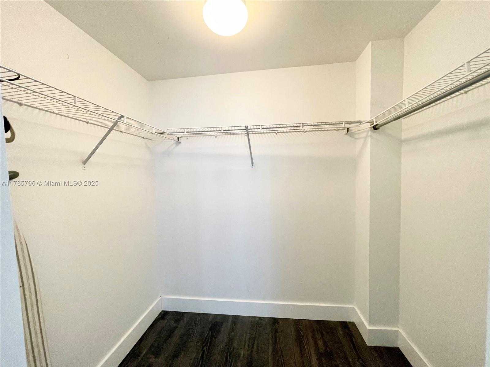 Small Image of 253 NE 2nd St, Miami, FL 33132, USA Number 28