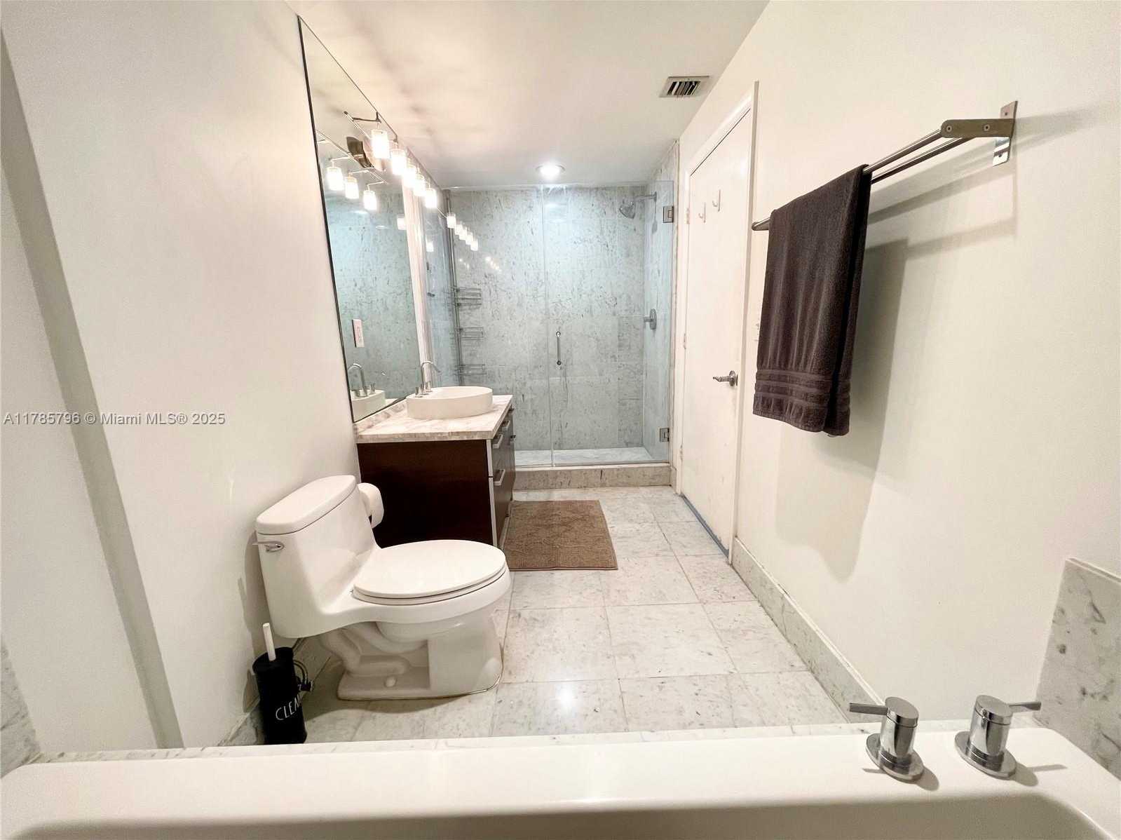 Small Image of 253 NE 2nd St, Miami, FL 33132, USA Number 31