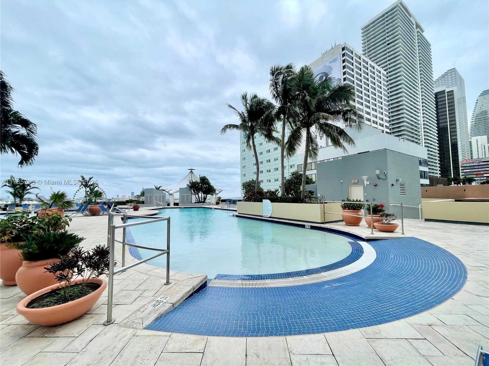 Small Image of 253 NE 2nd St, Miami, FL 33132, USA Number 39