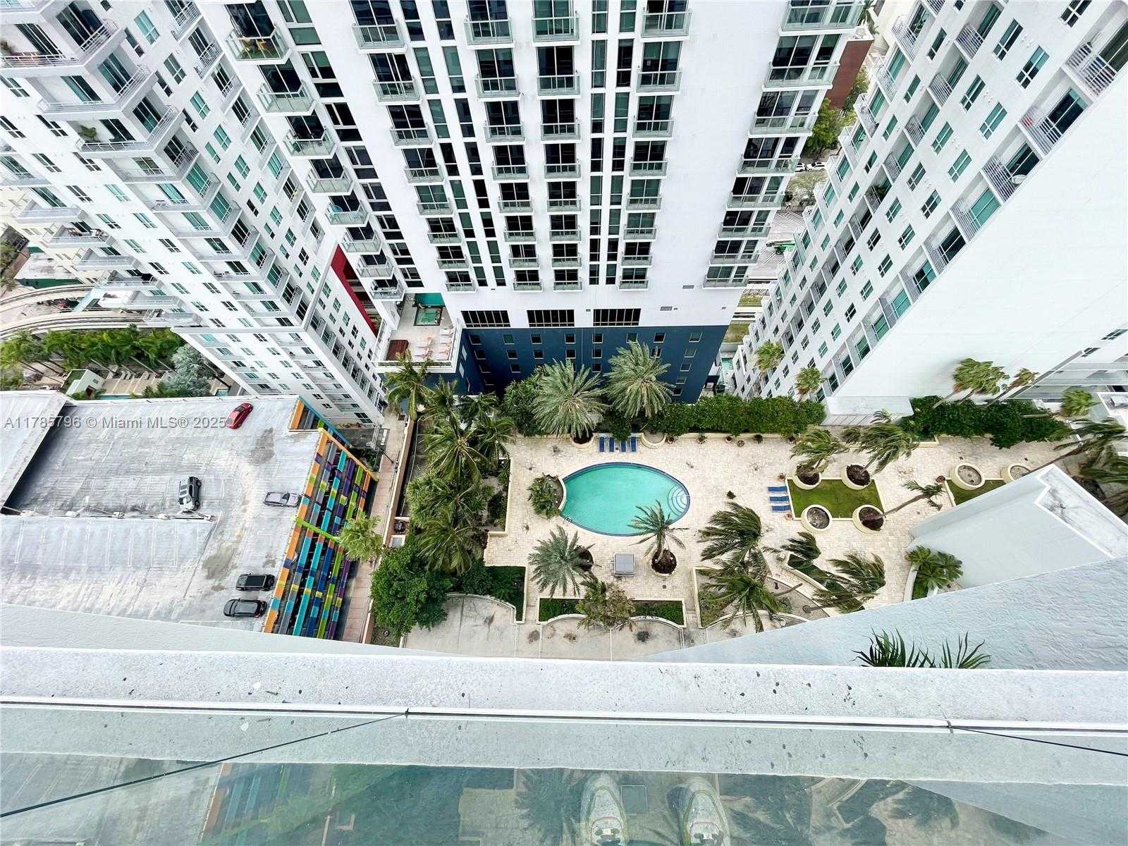 Small Image of 253 NE 2nd St, Miami, FL 33132, USA Number 4