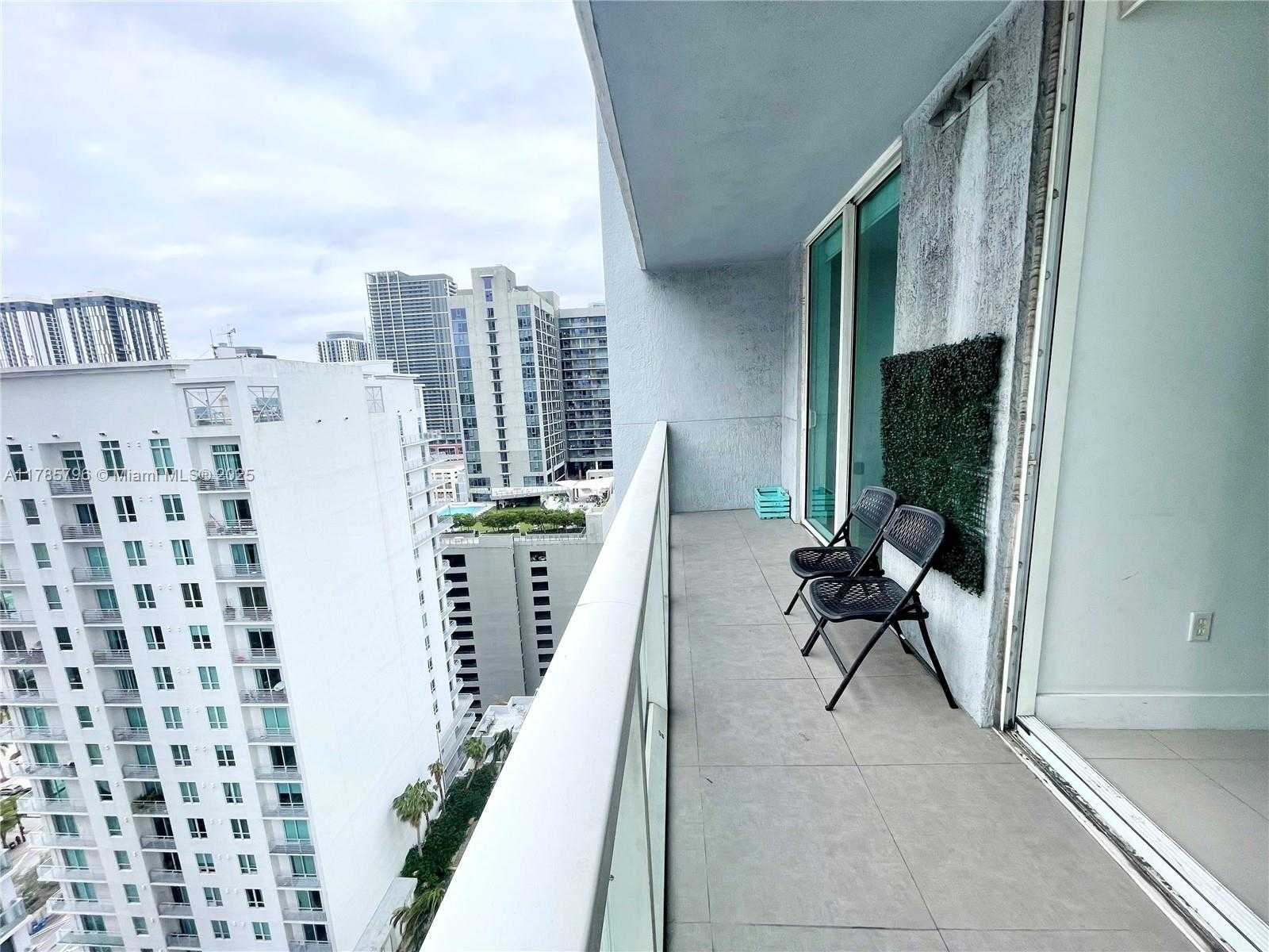 Small Image of 253 NE 2nd St, Miami, FL 33132, USA Number 5