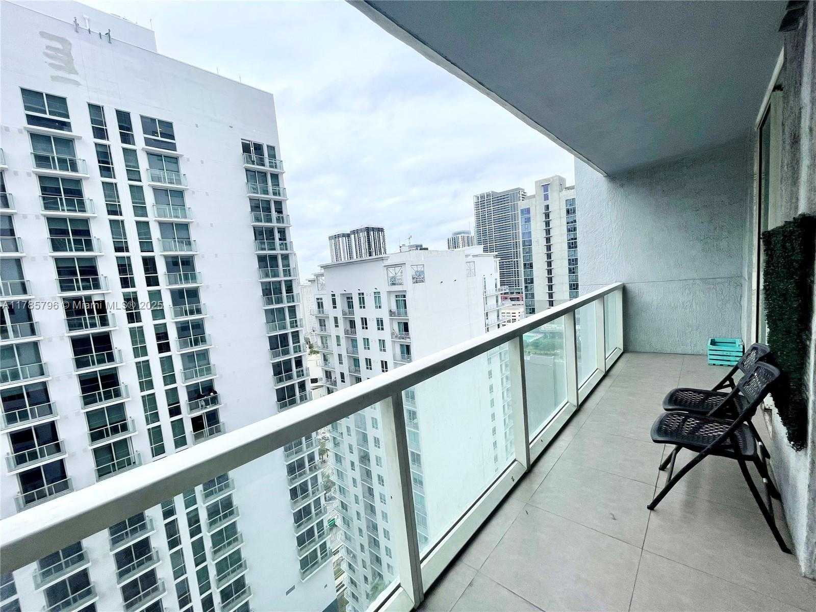 Small Image of 253 NE 2nd St, Miami, FL 33132, USA Number 6