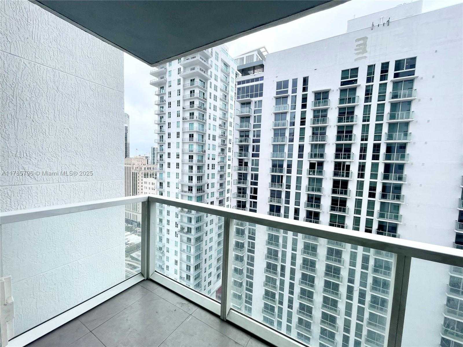 Small Image of 253 NE 2nd St, Miami, FL 33132, USA Number 7