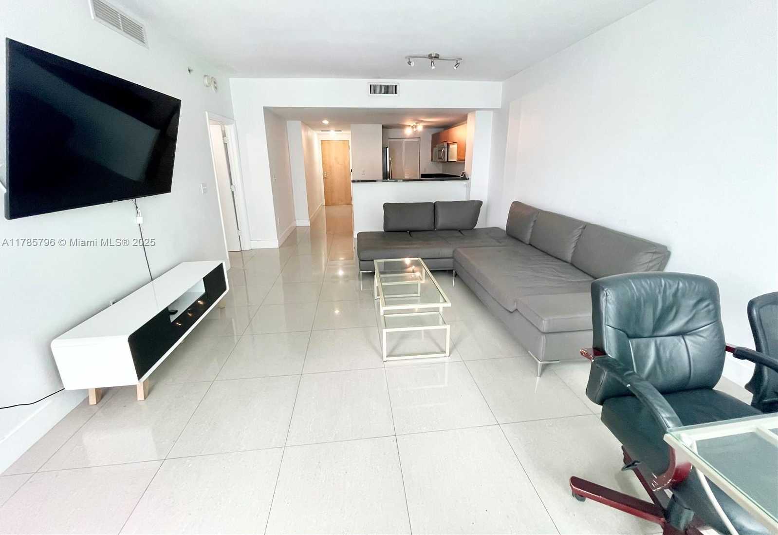 Small Image of 253 NE 2nd St, Miami, FL 33132, USA Number 8